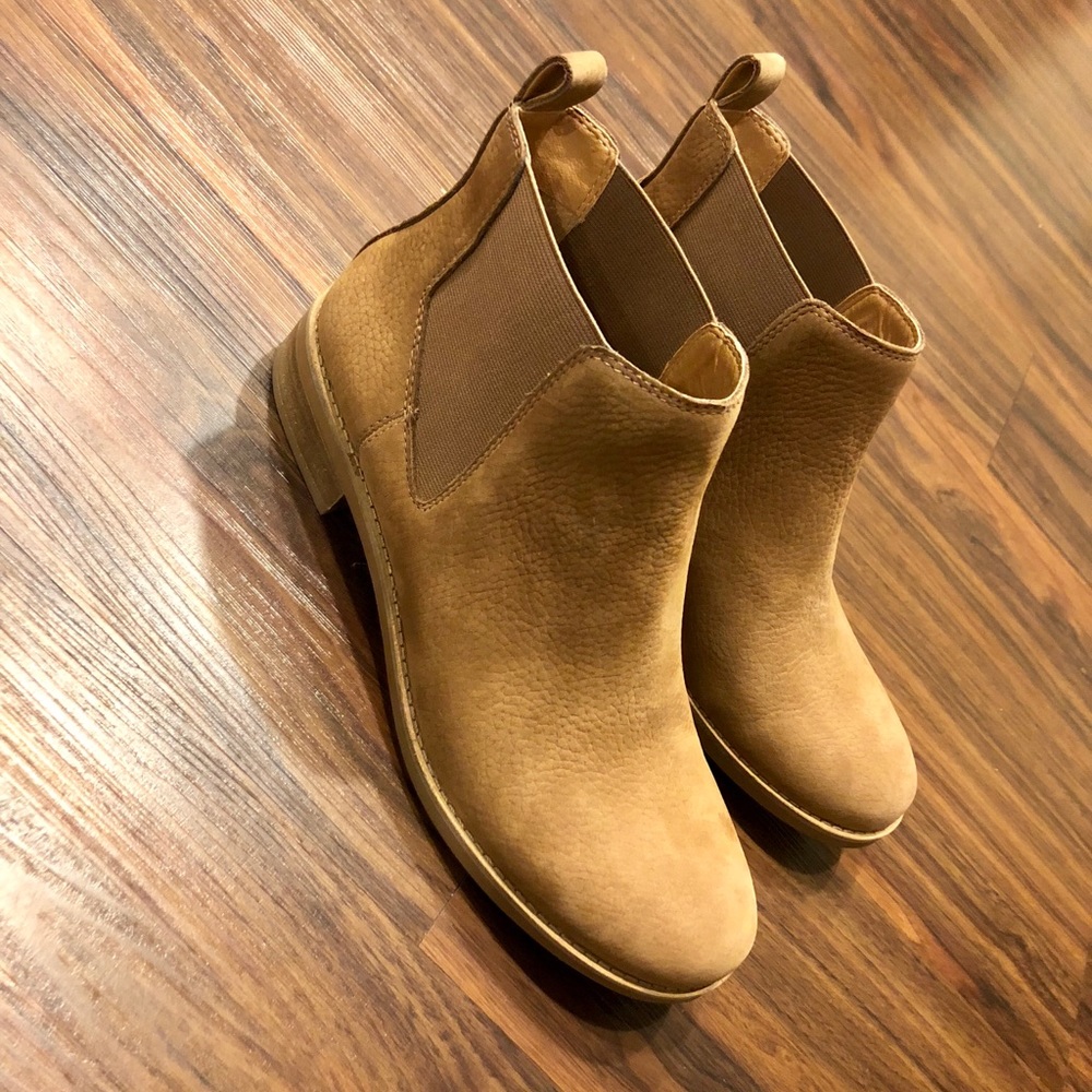 Lucky Chelsea Ankle Books